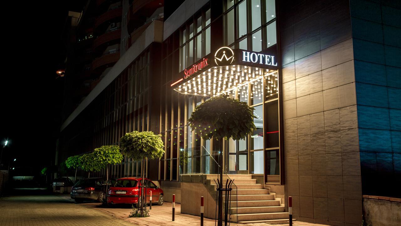 Semitronix Hotel Prishtina Pristina Buitenkant foto