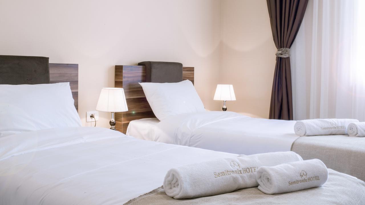 Semitronix Hotel Prishtina Pristina Buitenkant foto