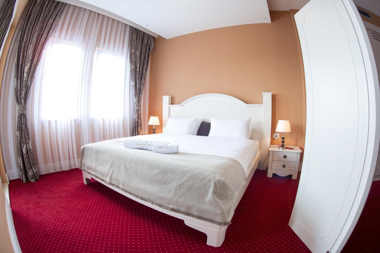 Semitronix Hotel Prishtina Pristina Buitenkant foto
