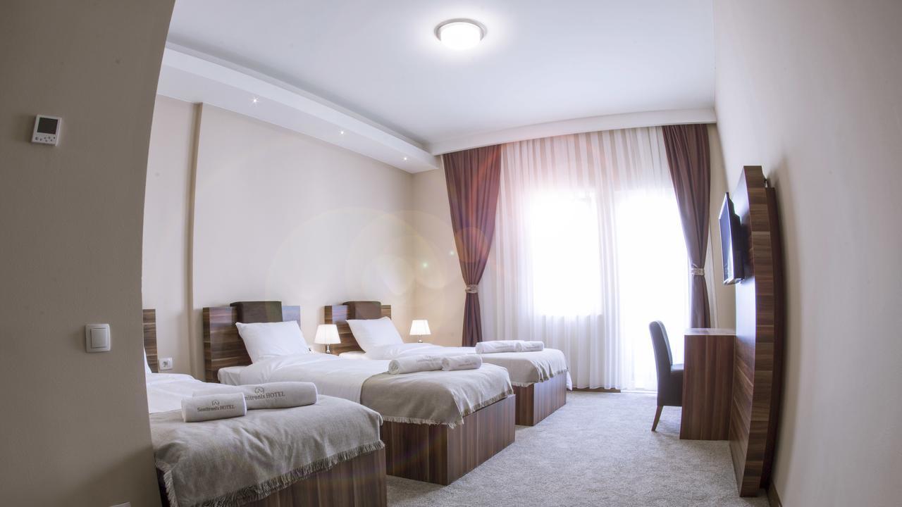 Semitronix Hotel Prishtina Pristina Buitenkant foto