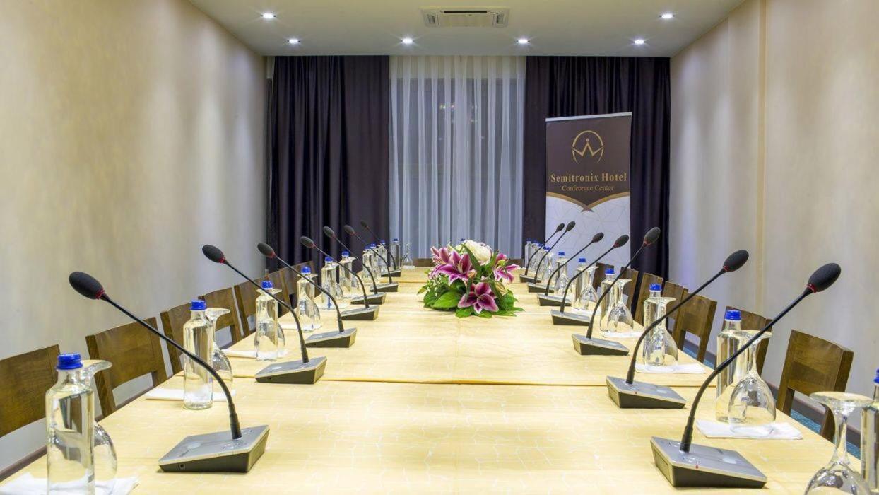 Semitronix Hotel Prishtina Pristina Buitenkant foto