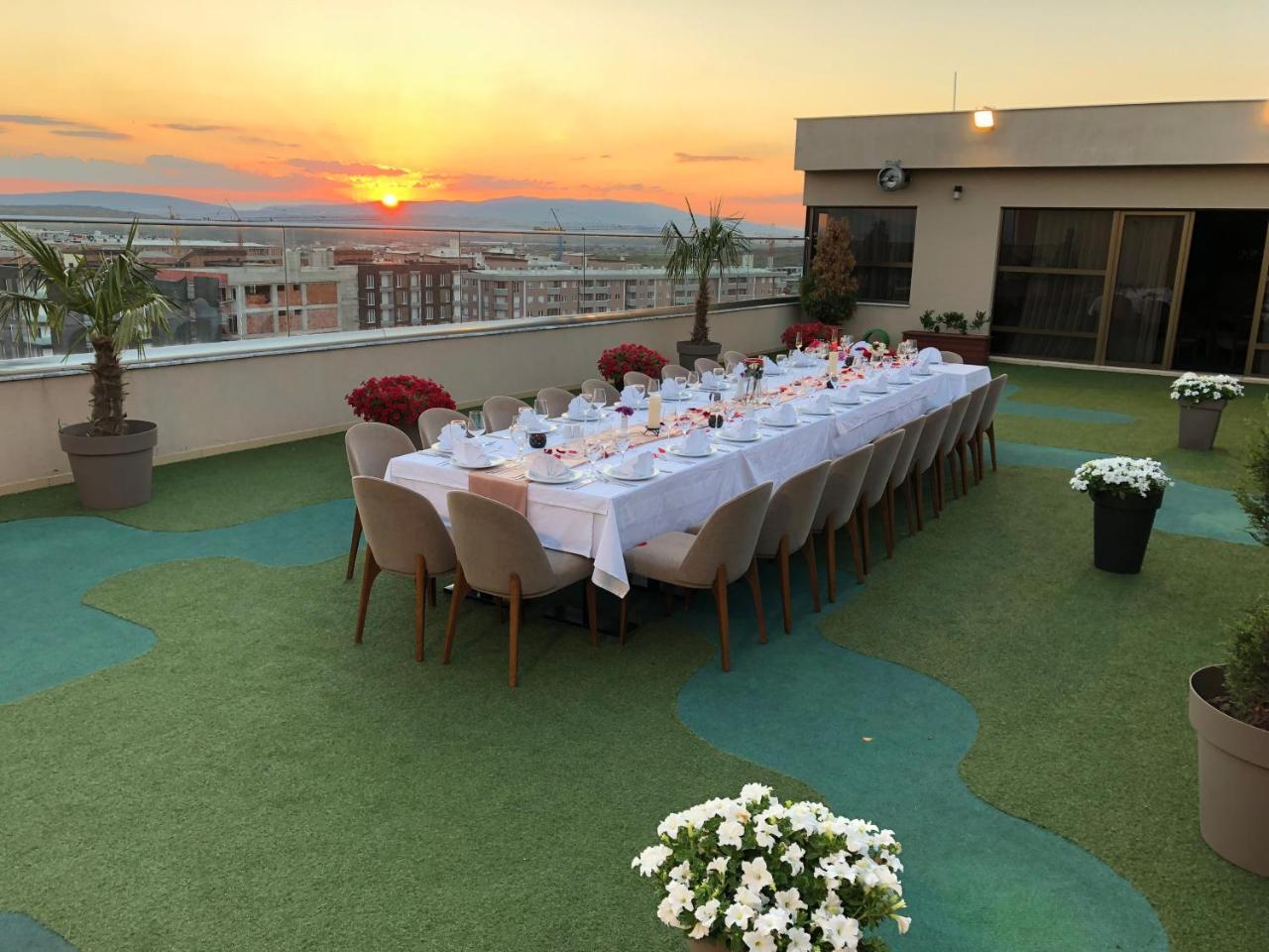 Semitronix Hotel Prishtina Pristina Buitenkant foto